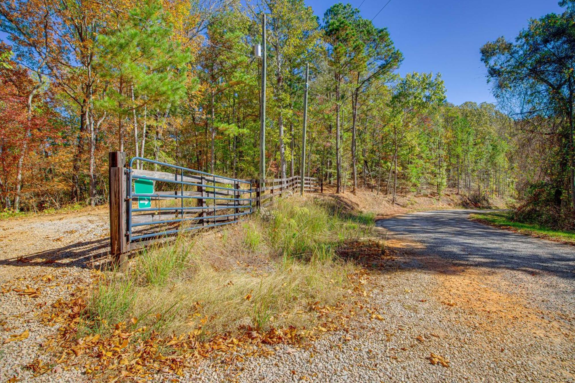 Secluded Tallassee Cabin With Fire Pit And Porch! 外观 照片