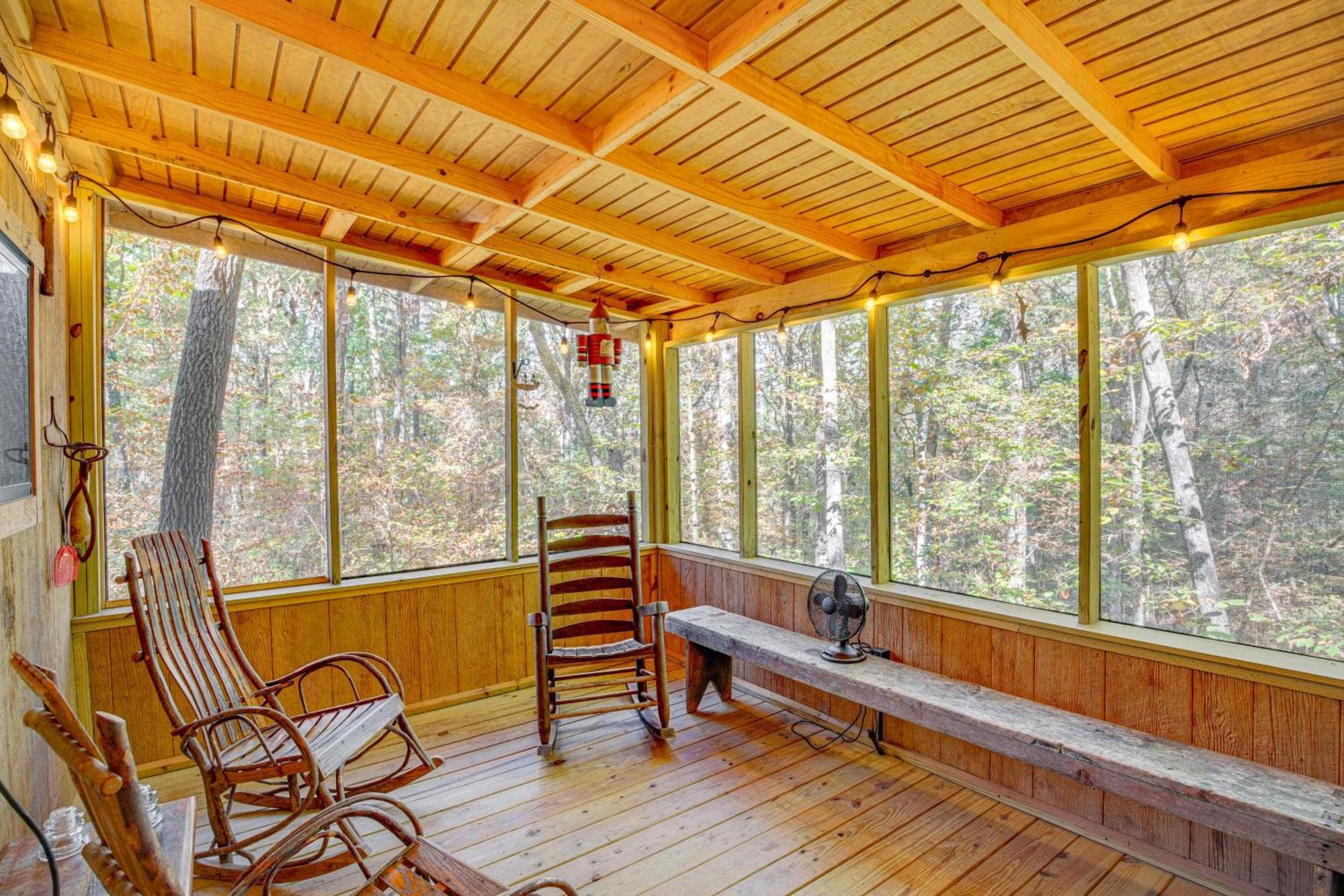 Secluded Tallassee Cabin With Fire Pit And Porch! 外观 照片