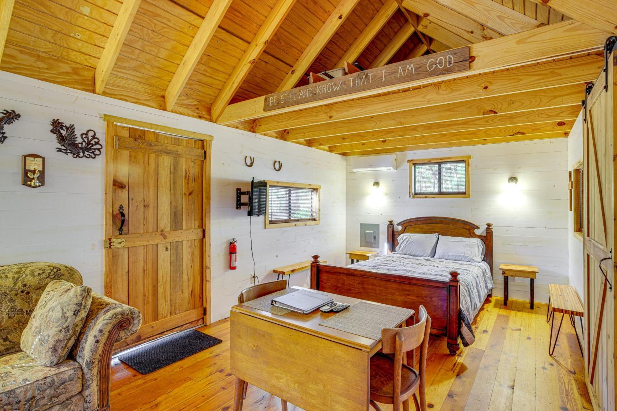 Secluded Tallassee Cabin With Fire Pit And Porch! 外观 照片