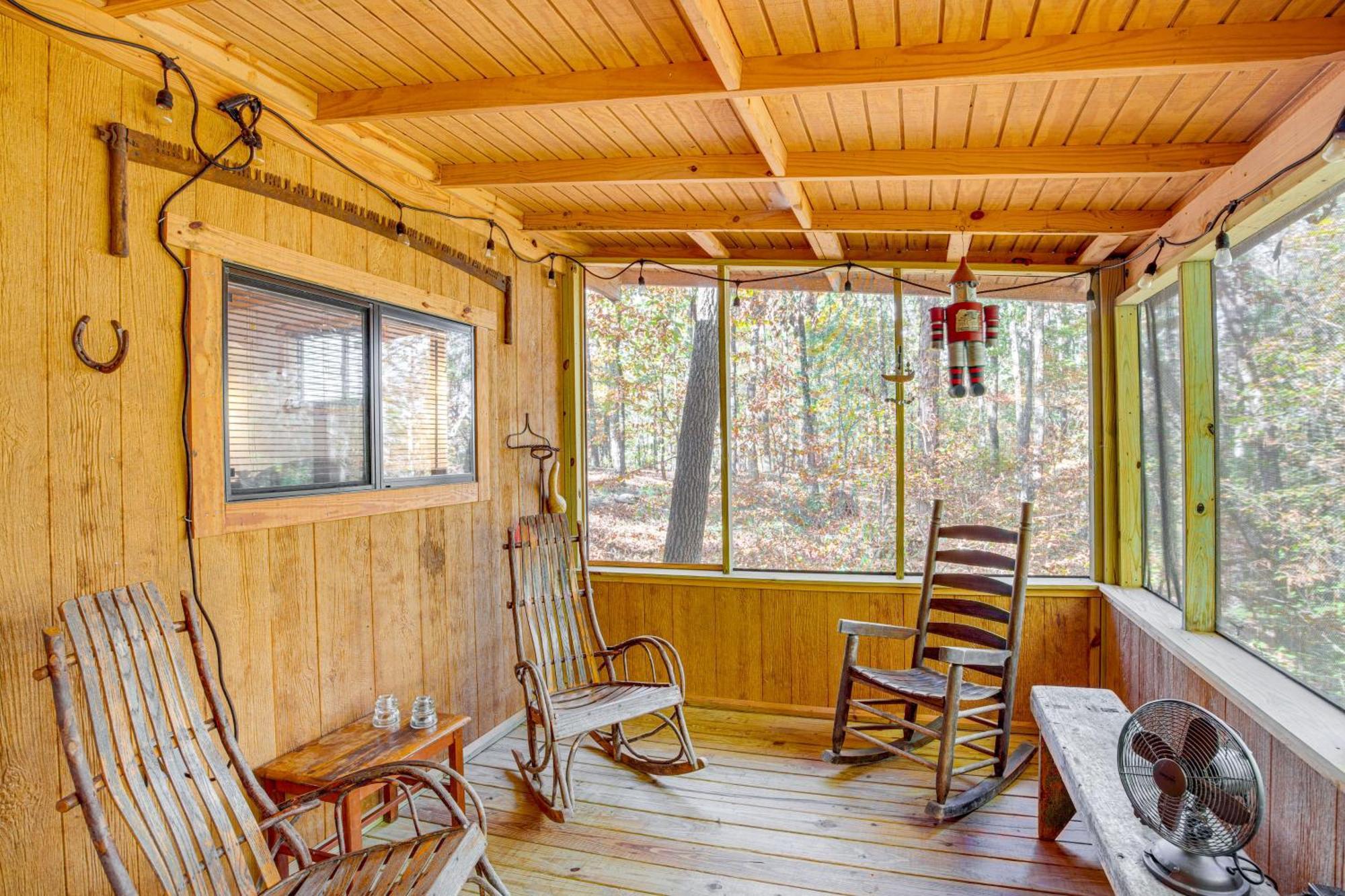 Secluded Tallassee Cabin With Fire Pit And Porch! 外观 照片