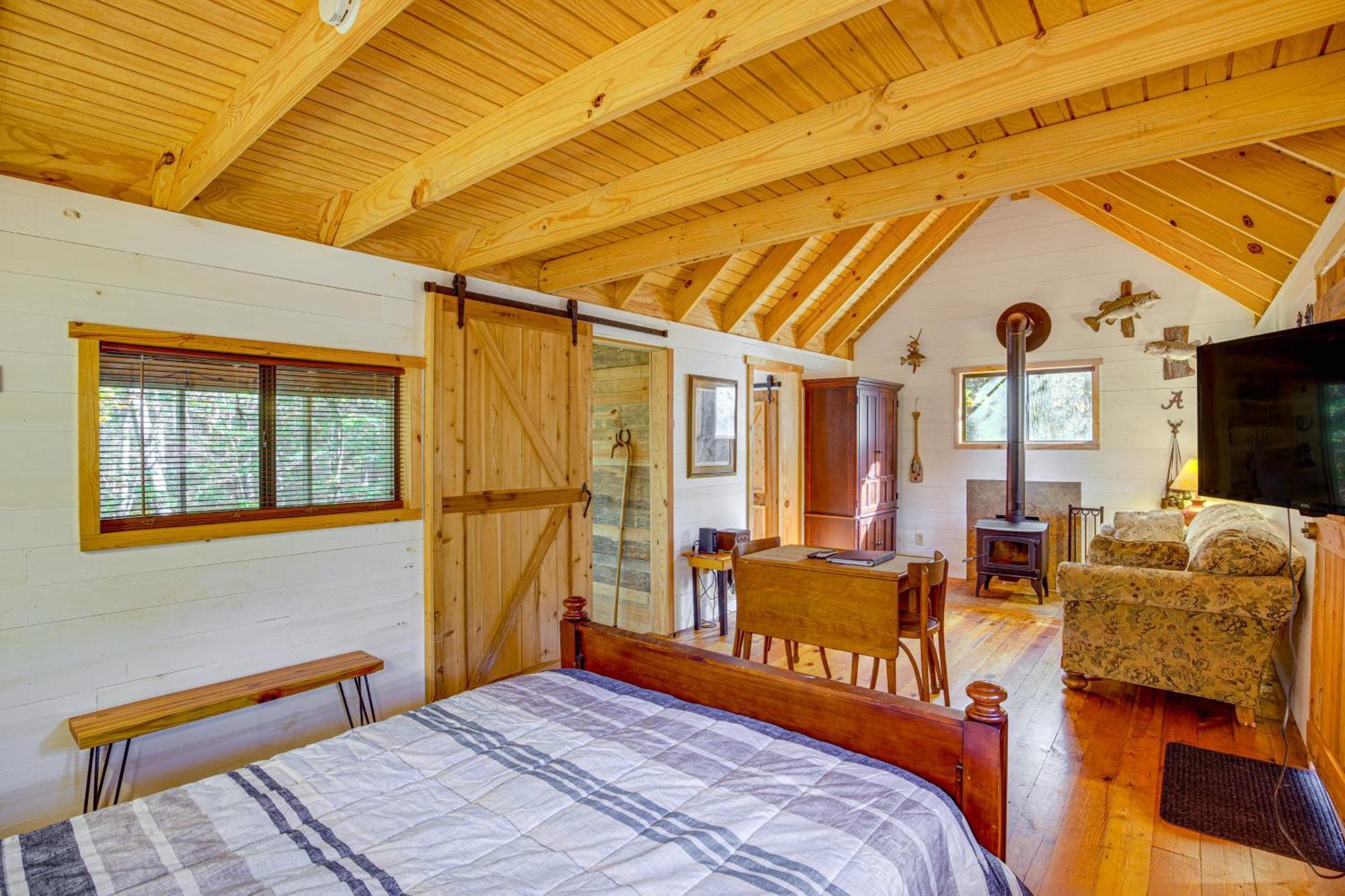 Secluded Tallassee Cabin With Fire Pit And Porch! 外观 照片